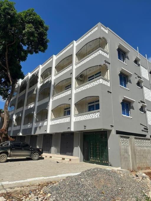 Grey Pearl Apartments Where Raha Is Also Our Priority มาลินดี ภายนอก รูปภาพ